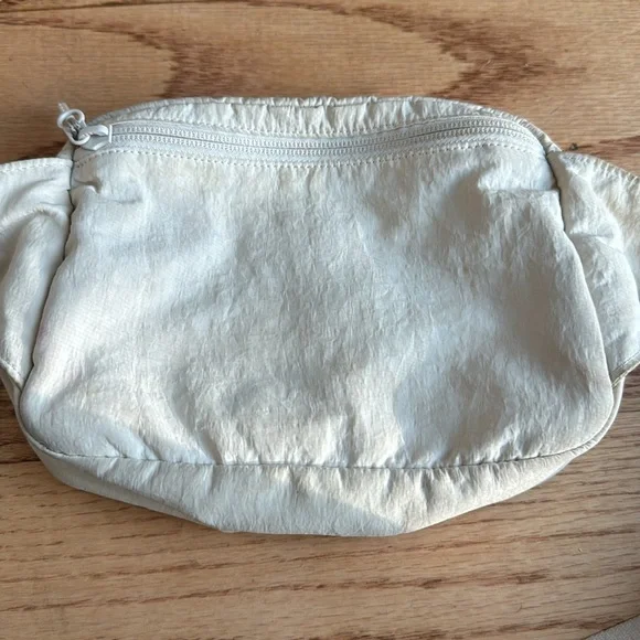 GOOD CONDITION Lululemon large belt bag - Picture 3 of 6